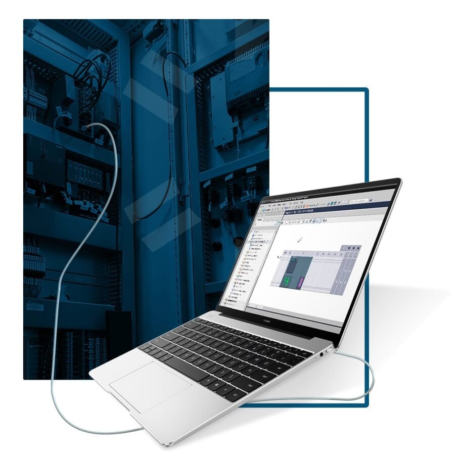 Computador com ferramenta de programação industrial e painel de automação